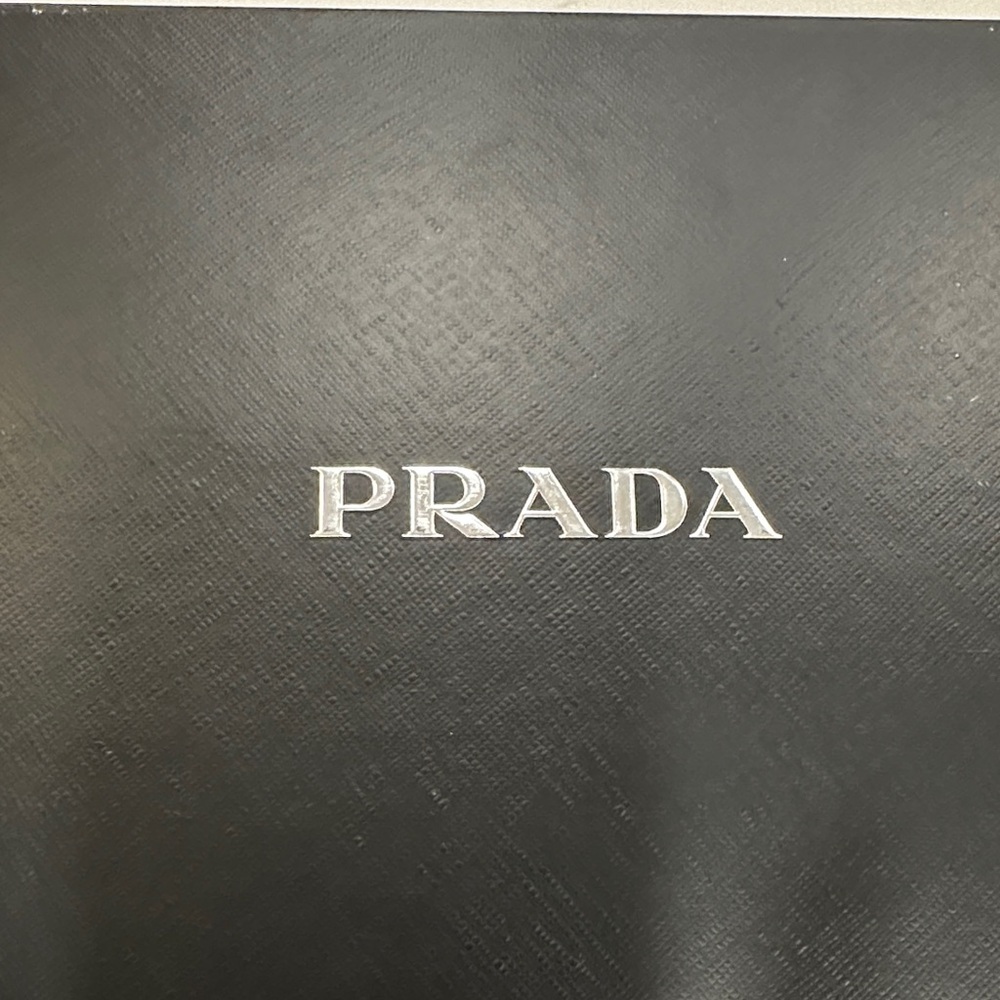 PRADA PERFUME GIFT BOX SET - Picture 3 of 8